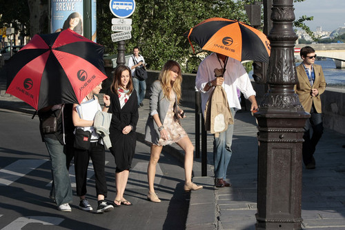Leighton on Set Of "Gossip Girl" In Paris (July 5th)