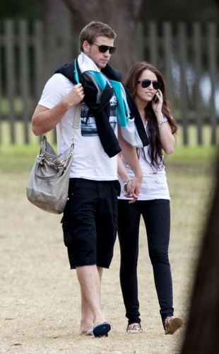 MILEY AND LIAM ON HOLIDAY IN AUSTRALIA