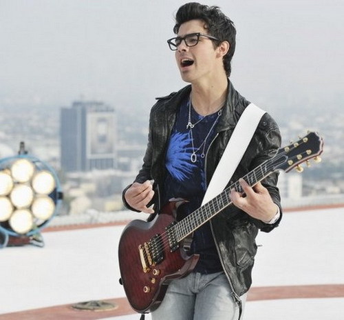  foto-foto FROM THE FIRST CHAPTER OF JONAS L.A.
