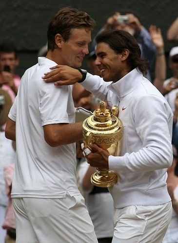  Spanish player Rafael Nadal (R) holds the trophy after beating Czech player Tomas Berdych