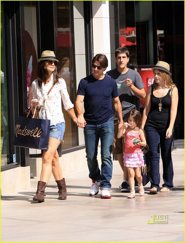 Tom Cruise, Katie Holmes & Suri Cruise: Westfield Mall Shopping Spree!