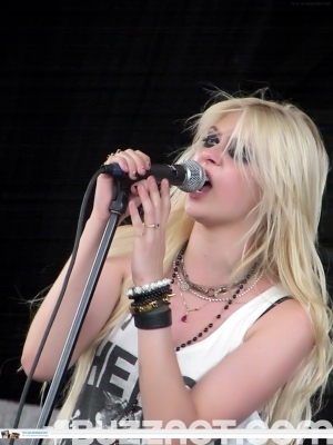  Vans Wrapped Tour 2010 - The Pretty Reckless