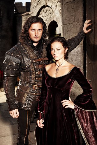 http://images2.fanpop.com/image/photos/13600000/isabella-and-guy-robin-hood-13688524-333-500.jpg