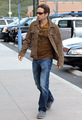 10/07/2010 - DD out and about - david-duchovny photo
