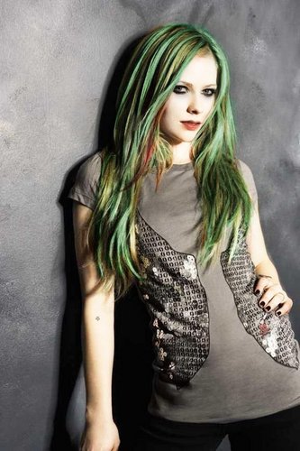  AVRIL GOES GREEN?!?!