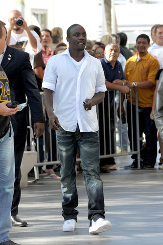  Akon at the Lakers v Celtics Game