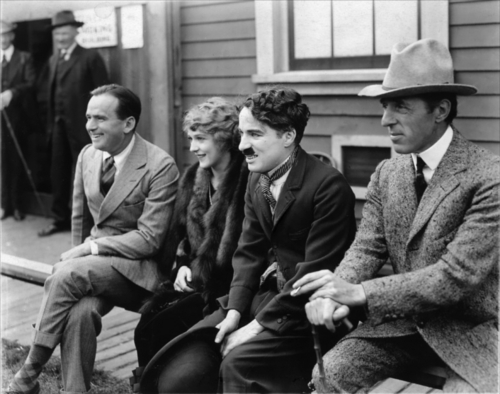  Charlie Chaplin, Douglas Fairbanks and Mary Pickford