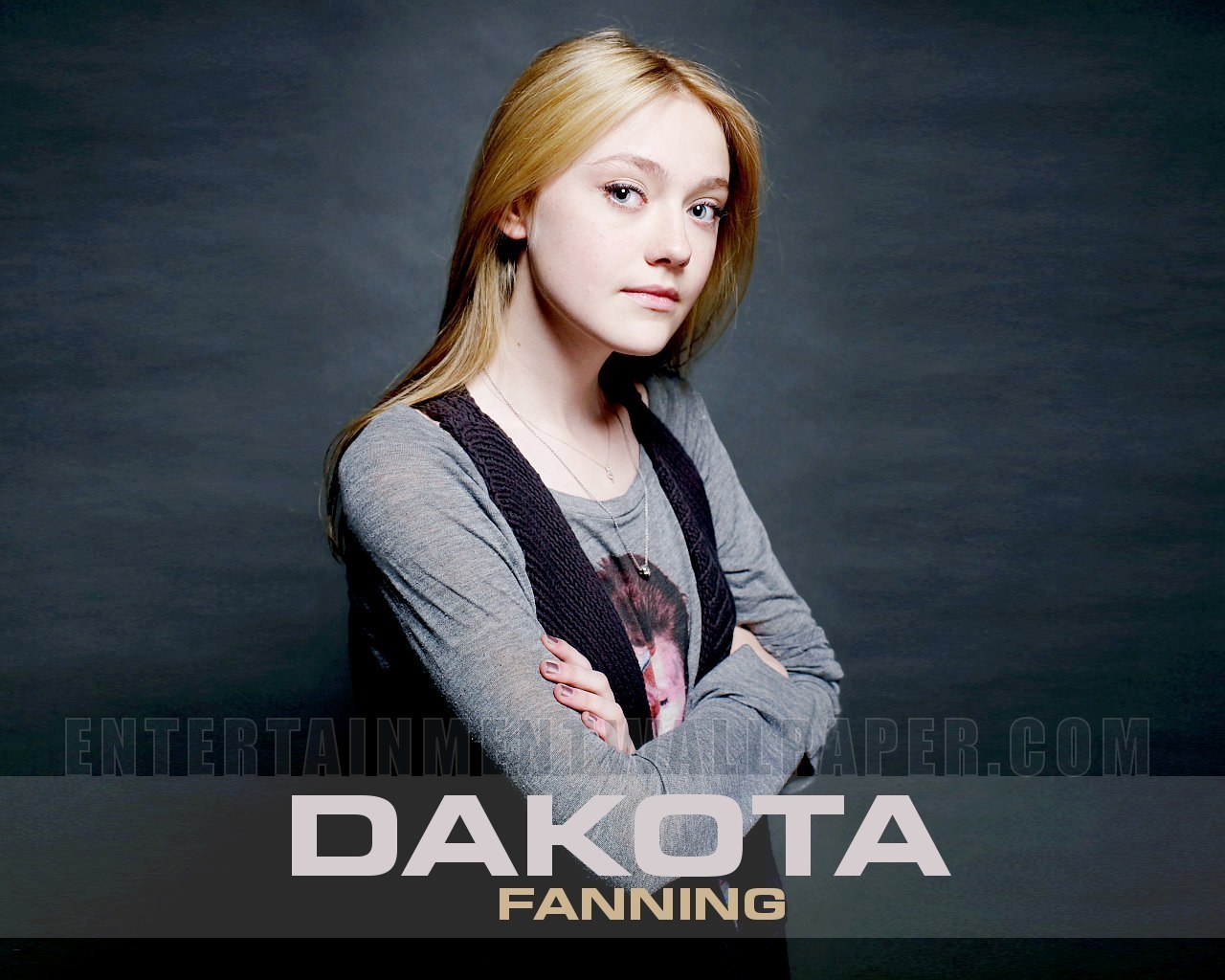 D-F-dakota-fanning-13703447-1280-1024.jp
