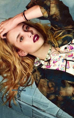  Emma Roberts in the August/September 2010 issue of Foam magazine