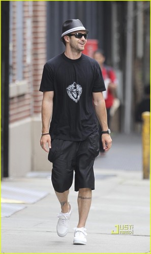  Justin out in NYC