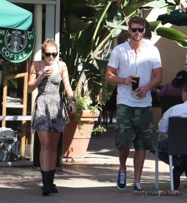  Liam & Miley @ Starbucks