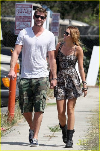  Miley & Liam out in Toulca Lake