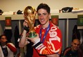 Torres with World Cup  - fernando-torres photo