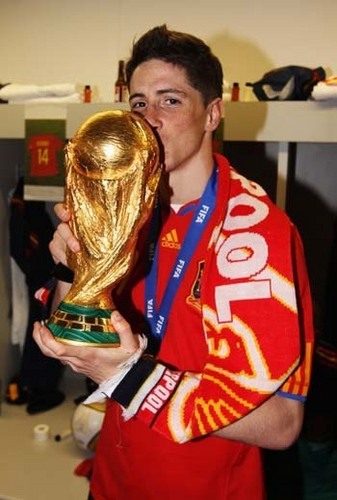  Torres with World Cup