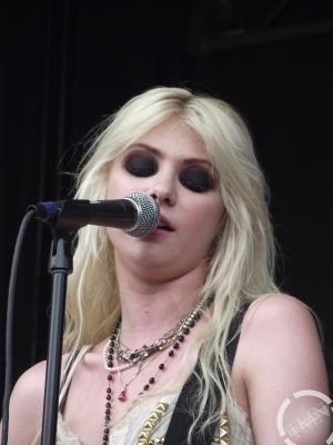  Vans Wrapped Tour 2010 (Montreal) - The Pretty Reckless
