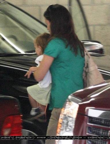  Jen Out and About With Her Girls!