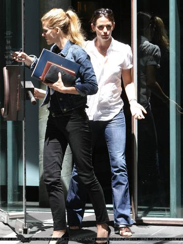  Jen and Her Manager Have Lunch Together!