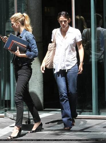  Jen and Her Manager Have Lunch Together!