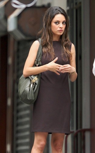  Mila on set "Friends with Benefits"