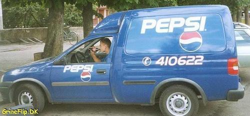  Pepsi o coca cola! xD