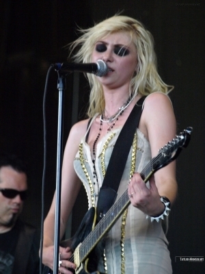  The Pretty Reckless - Vans Wrapped Tour 2010 - Hartford, CT