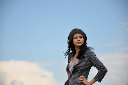 selena's more pix from "dream out loud".......