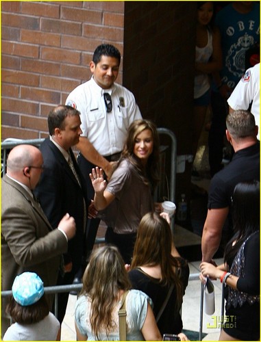 Demi Lovato arriving at the Glendale Galleria (July 17).