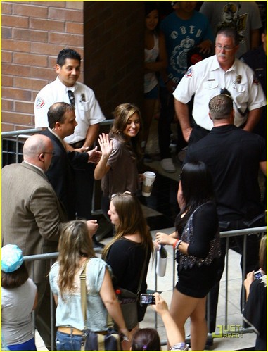  Demi Lovato arriving at the Glendale Galleria (July 17).