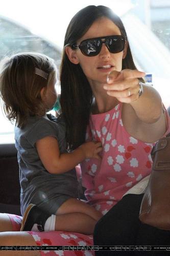  Jen, violet and Seraphina having lunch in NY!