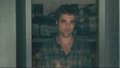 robert-pattinson - Robert Pattinson in "Remember Me" screencap