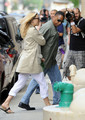 Kate Hudson arriving to the set of "Something Borrowed" (June 17) - kate-hudson photo