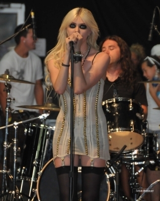  The Pretty Reckless 2010 Vans Warped Tour > July 20: Columbia, MD