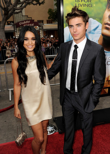  Zac Efron and Vanessa Hudgens at the "Charlie St. Cloud" Premiere (July 20)