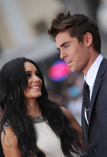  Zac Efron and Vanessa Hudgens at the "Charlie St. Cloud" Premiere (July 20)