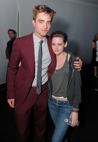 robert pattinson and kristen stewart twilight premiere. Robert Pattinson and Kristen