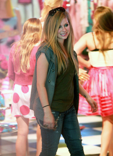  Avril Lavigne Shopping On Melrose Ave