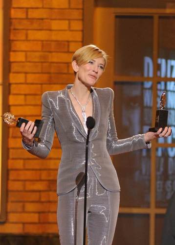  Cate @ 64th Annual Tony Awards - tampil