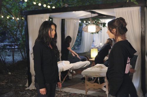  PLL Sneak Peek Pictures. 1x10 Keep Your friends Close