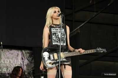  The Pretty Reckless: 2010 Vans Warped Tour > July 22: Charlotte, NC
