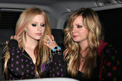  Avril Lavigne Leaving Boujis Nightclub In लंडन