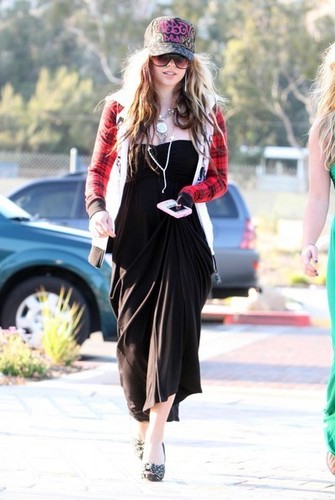 Avril Lavigne Out And About In Malibu