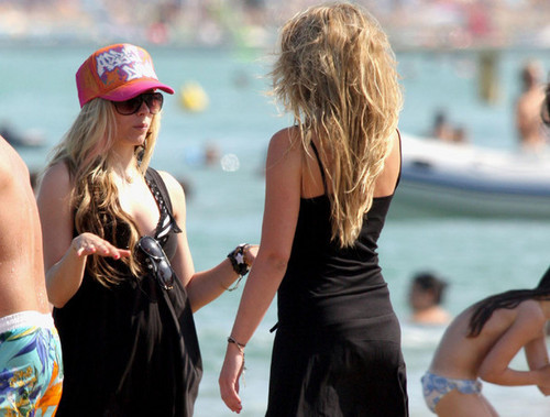  Avril Lavigne at the Mediterranean Sea