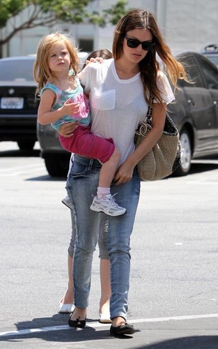  Rachel Bilson out with family in LA (July 28).
