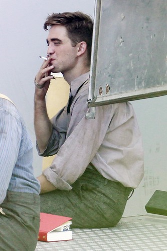 Rob on the 'WFE' set [July 27th]