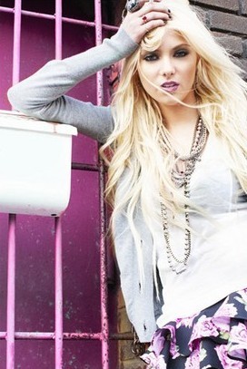  Taylor Momsen - Material Girl Line 사진 Shoot and 방탄소년단