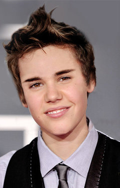  justin bieber with SHORT hair. DO u like it? i think is so HOT