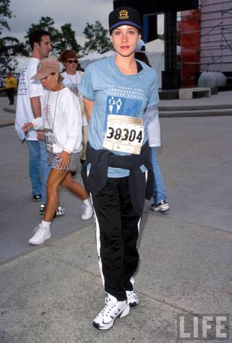  Christina Applegate Marches for The Cedars-Sinai Comprehensive Cancer Center in 1998