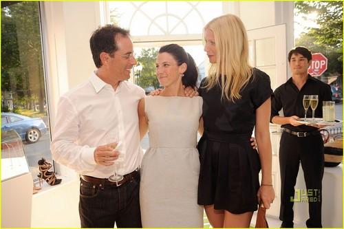  Gwyneth Paltrow: Baby Buggy with Jessica Seinfeld!