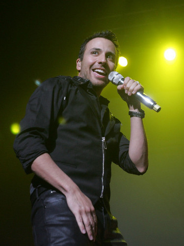  Howie D