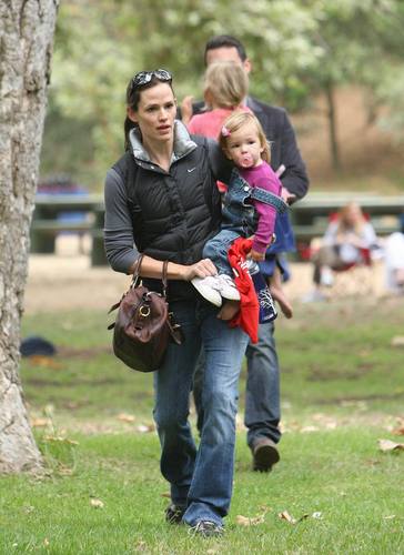  Jen and Ben took ungu and Seraphina to the Park!